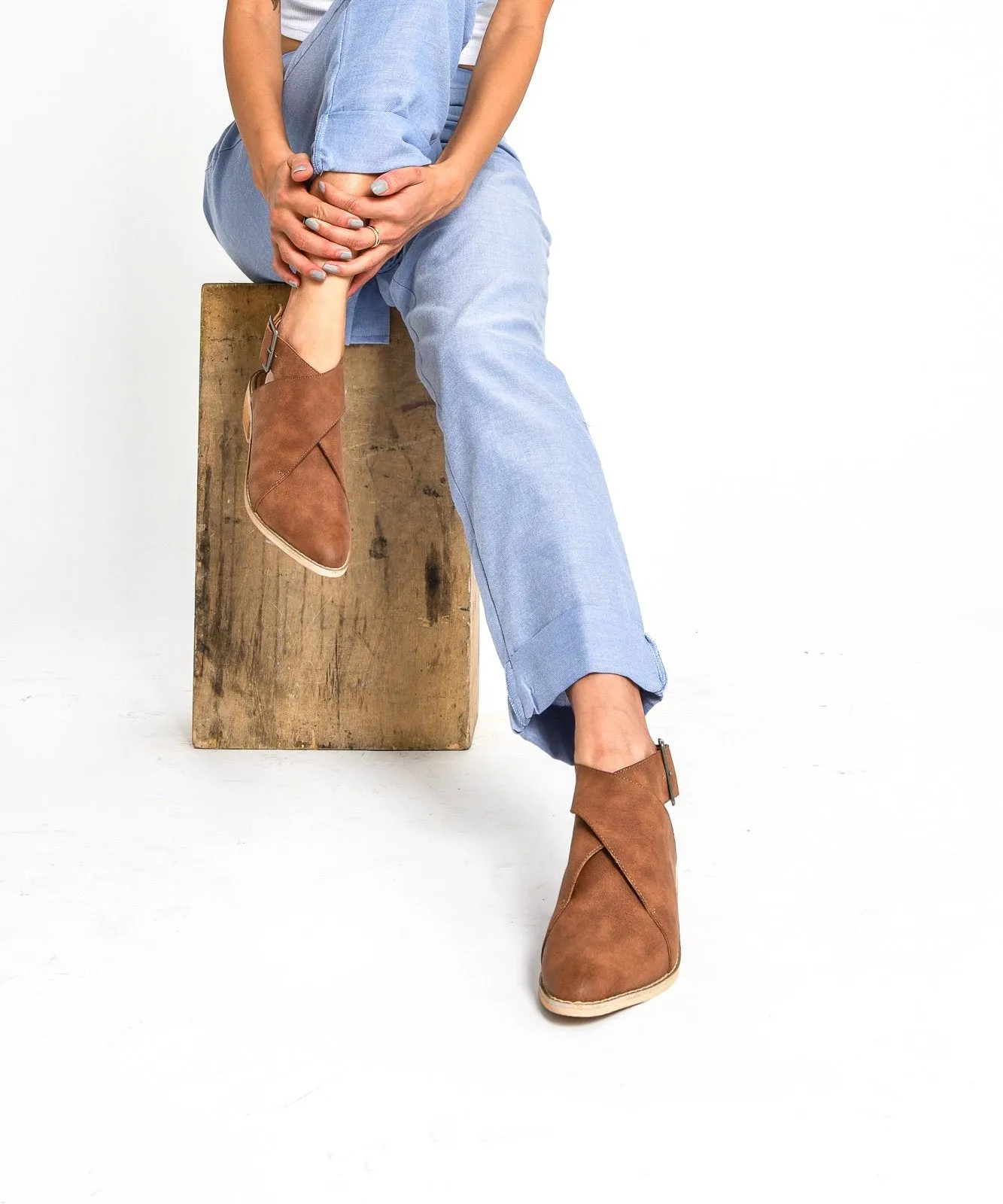 Fran | Buckle Wrapped Flat